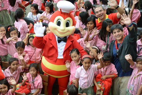 Jollibee made over 2, 000 kids happy with their 18th Maaga Ang Pasko ...