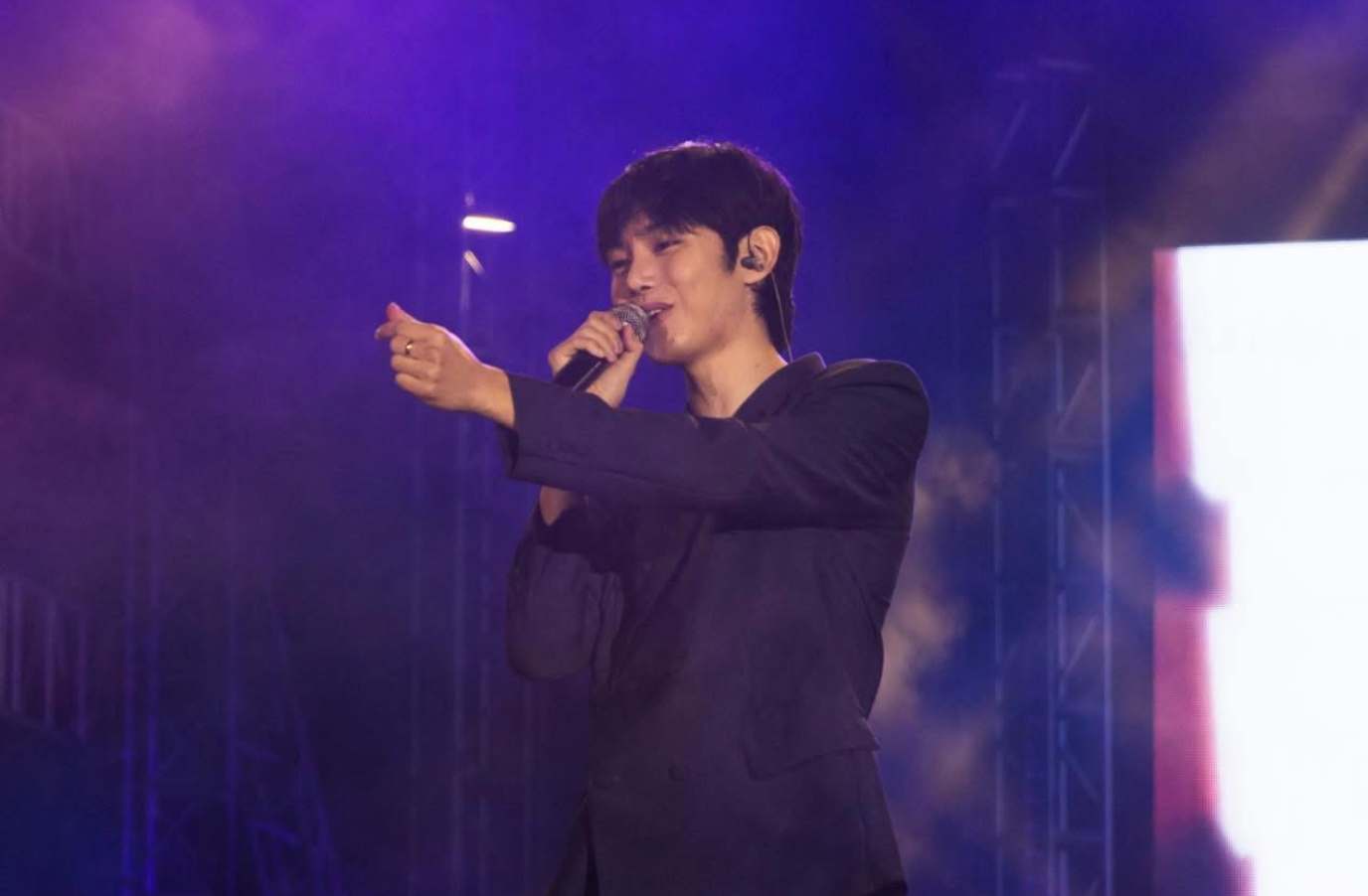 Kim Won Shik captivates fans at the Bicol Music Festival