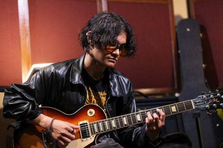 AltG Records’ Plume embraces bittersweet goodbyes in new single “Ikot”